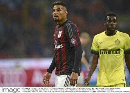 Fußball, Italien, Kevin-Prince Boateng beschwert sich bei Trofeo Berlusconi über rassistische Äußerungen von Inter-Fans Kevin-Prince Boateng Milan infastidito dai cori razzisti dei tifosi dell Inter Mailand 21 10 2015 - Trofeo Berlusconi AC Milan - Inter giuseppexceleste
