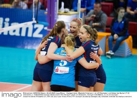 Stuttgart Jubel .Elizabeth Hintemann ( 11 VC Wiesbaden) und Esther Van Berkel ( 7 VC Wiesbaden) 1. Volleyball Bundesliga Damen Allianz MTV Stuttgart gegen VC Wiesbaden, Stuttgart SCHARRena, 21.10.15 Copyright: Wuechner Eibner-Pressefoto EP_NWR