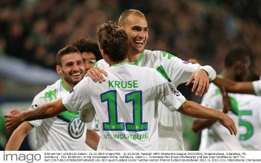 21.10.2015, Fussball UEFA Champions League 2015 2016, Gruppenphase, 3.Spieltag, VfL Wolfsburg - PSV Eindhoven, in der Volkswagen Arena, Wolfsburg. Jubel v.l. Torschütze Max Kruse (Wolfsburg) und Bas Dost (Wolfsburg) zum Tor zum 2:0 