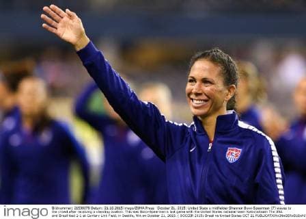 October 21, 2015: United State s midfielder Shannon Boxx-Spearman (7) waves to the crowd after receiving a standing ovation. This was Boxx-Spearman s last game with the United States national team Nationalteam The USA and Brazil tied 1-1 at Century Link Field, in Seattle, WA on October 21, 2015. ( SOCCER 2015: Brazil vs United States OCT 21 - ZUMAc04_