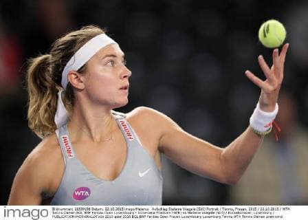 Aufschlag Stefanie Voegele (SUI) Portrait Tennis, Frauen, 2015 22.10.2015 WTA Tennis Damen BGL BNP Paribas Open Luxembourg - Anna-Lena Friedsam (GER) vs Stefanie Voegele (SUI) Kockelscheuer, Luxemburg 