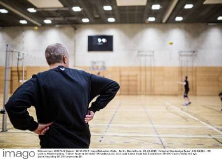 Berlin, Deutschland, 22.10.2015: Volleyball Bundesliga Saison 2015 2016 - BR Volleys Medientraining. Trainer Roberto Serniotti (BR Volleys)