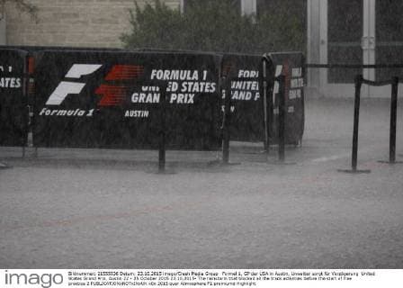 Formel 1, GP der USA in Austin, Unwetter sorgt für Verzögerung United States Grand Prix, Austin 22 - 25 October 2015 23.10.2015- The rainstorm that blocked all the track activities before the start of free practice 2 