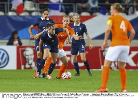 Fußball, Damen, Frankreich - Niederlande Charlotte Bilbault (FRA) vs Vivianne Miedema (NED) - Fußball, Nationalteam, Frankreich vs Niederlande - 23 10 2015 GwendolineLeGoff 