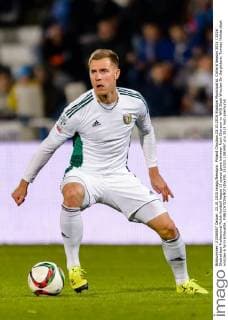 Poland Chorzow 23.10.2015 Stadium Municipal st. Cicha 6 Season 2015 2016 Ekstraklasa Professional Polish football league 13 queue game between Ruch Chorzow vs WKS Slask Wroclaw On the picture: Tomasz Holota slask wroclaw 6 form silhouette  151023_1SB3457
