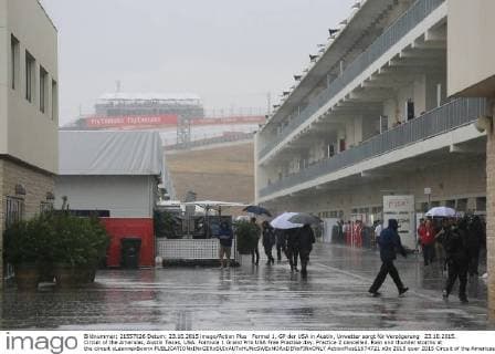 Formel 1, GP der USA in Austin, Unwetter sorgt fÃ¼r VerzÃ¶gerung 23.10.2015. Circuit of the Americas, Austin Texas, USA. Formula 1 Grand Prix USA Free Practise day. Practice 2 cancelled. Rain and thunder storms at the circuit xLeannexBoonx  ActionPlus11674721