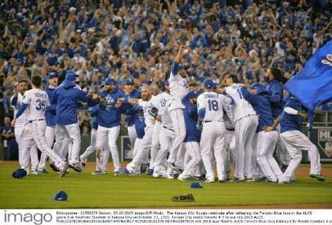 The Kansas City Royals celebrate after defeating the Toronto Blue Jays in the ALCS game 6 at Kaufman Stadium in Kansas City on October 23, 2015. Kansas City beats Toronto 4-3 to win the 2015 ALCS.  KCP2015102378 KEVINxDIETSCH