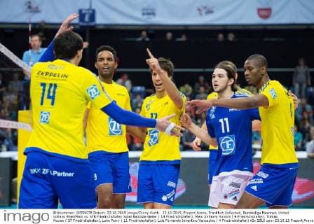 23.10.2015, Fraport Arena, Frankfurt Volleyball, Bundesliga Maenner, United Volleys RheinMain vs. VfB Friedrichshafen Jubel Baptiste Geiler ( 14 Friedrichshafen), Marc Anthony Honore ( 9 Friedrichshafen), Tomas Kocian ( 17 Friedrichshafen), Luke Perry ( 11 Friedrichshafen), Luis Fernando Joventino Venceslau ( 4 Friedrichshafen)