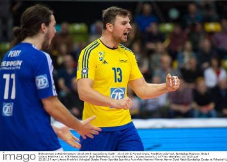 23.10.2015, Fraport Arena, Frankfurt Volleyball, Bundesliga Maenner, United Volleys RheinMain vs. VfB Friedrichshafen Jubel Luke Perry ( 11 Friedrichshafen), Adrian Gontariu ( 13 Friedrichshafen)