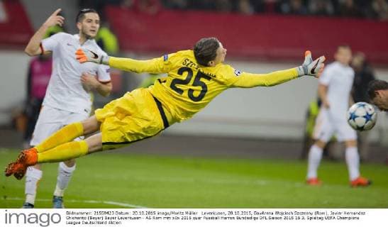 Leverkusen, 20.10.2015, BayArena Wojciech Szczesny (Rom), Javier Hernandez Chicharito (Bayer) Bayer Leverkusen - AS Rom mm