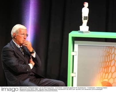 23.10.2015 - Deutsche Akademie für Fussbalkultur - Fussballgala - Verleihung Walter Bensemann Preis 2015 JüRa - Marcelo Lippi (Fussballtrainer) nachdenklich