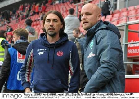 GER, 1. FBL, 1. FSV Mainz 05 vs. SV Werder Bremen 24.10.2015, Coface-Arena, Mainz, GER, 1. FBL, 1. FSV Mainz 05 vs. SV Werder Bremen, im Bild: Martin Schmidt (Trainer, FSV Mainz) und Rouven Schro?der Schroeder (Direktor Profifußball Werder Bremen) nphxFabisch