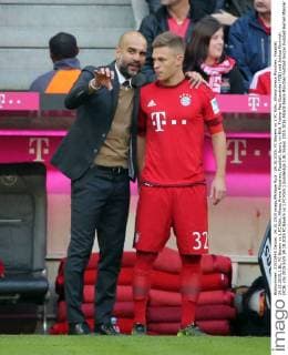 24.10.2015, FC Bayern vs 1.FC Köln, Allianz Arena München, Fussball, 24.10.2015,1.BL, FC Bayern vs 1.FC Köln, Allianz Arena München, Fussball, Sport, im Bild: Trainer Pep Guardiola (FCB) und Joshua Kimmich (FCB)