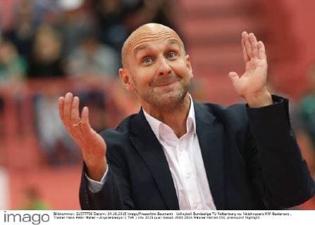 Volleyball Bundesliga TV Rottenburg vs. Netzhoppers KW-Bestensee , Trainer Hans Peter Müller - Angstenberger ( TVR )