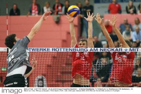 Volleyball Bundesliga TV Rottenburg vs. Netzhoppers KW-Bestensee , im Block von links: Philipp Jankowski Felix Isaak ( TVR )