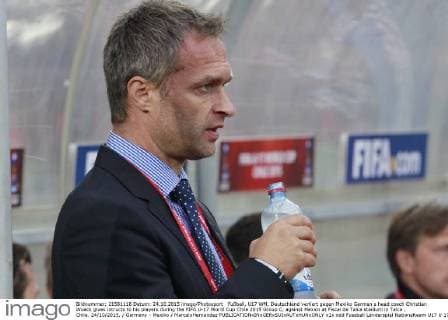 Fußball, U17 WM, Deutschland verliert gegen Mexiko German s head coach Christian Wueck gives intructs to his players during the FIFA U-17 World Cup Chile 2015 Group C, against Mexico at Fiscal de Talca stadium in Talca , Chile. 24 10 2015. Germany - Mexiko MarceloHernandez 