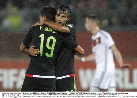 Fußball, U17 WM, Deutschland verliert gegen Mexiko Mexico s players celebrates their victory against Germany for FIFA U-17 World Cup Chile 2015 Group C, at Fiscal de Talca stadium in Talca , Chile. 24 10 2015. Germany - Mexiko MarceloHernandez 