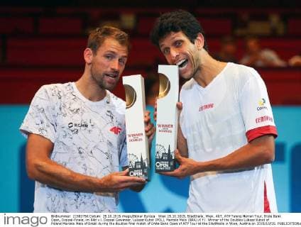 Wien 25.10.2015, Stadthalle, Wien, AUT, ATP Tennis Herren Tour, Erste Bank Open, Doppel-Finale, im Bild v.l. Doppel Gewinner, Lukasz Kubot (POL), Marcelo Melo (BRA) f.l. Winner of the Doubles Lukasz Kubot of Poland Marcelo Melo of Brazil during the doubles final match of Erste Bank Open of ATP Tour at the Stadthalle in Wien, Austria on 2015 10 25. EP_tha