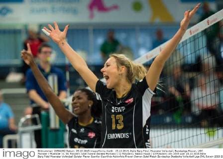 25.10.2015, Halle Berg Fidel, Muenster Volleyball, Bundesliga Frauen, USC Münster Muenster vs. SC Potsdam Jubel Ivonne Daniela Montano ( 12 Potsdam), Saskia Hippe ( 13 Potsdam)
