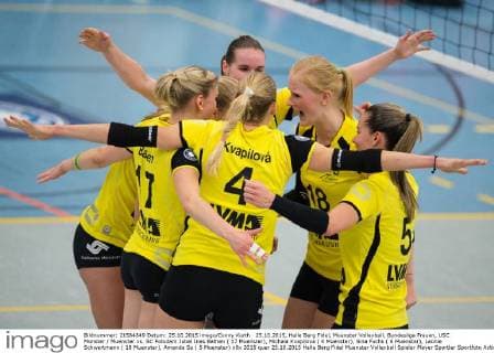 25.10.2015, Halle Berg Fidel, Muenster Volleyball, Bundesliga Frauen, USC Münster Muenster vs. SC Potsdam Jubel Ines Bathen ( 17 Muenster), Michala Kvapilova ( 4 Muenster), Sina Fuchs ( 6 Muenster), Leonie Schwertmann ( 18 Muenster), Amanda Sa ( 5 Muenster)
