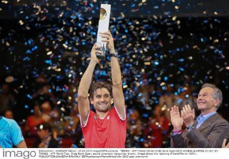 TENNIS - ATP Tennis Herren Erste Bank Open 2015 VIENNA,AUSTRIA,25.OCT.15 - TENNIS - ATP World Tour, Erste Bank Open, award ceremony. keywords: trophy. Image shows the rejoicing of David Ferrer (ESP). GEPAxpictures xMarioxKneisl