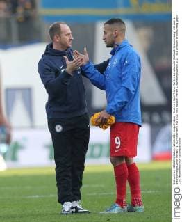 Nach dem Spiel Trainer Torsten Lieberknecht (Eintracht Braunschweig) mit dem ex Braunschweiger Smail Morabit (1. FC Heidenheim)