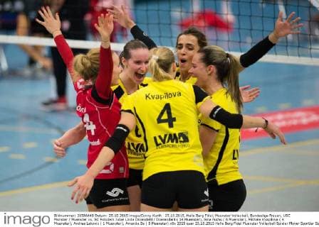 25.10.2015, Halle Berg Fidel, Muenster Volleyball, Bundesliga Frauen, USC Münster Muenster vs. SC Potsdam Jubel Linda Dörendahl Doerendahl ( 14 Muenster), Sina Fuchs ( 6 Muenster), Michala Kvapilova ( 4 Muenster), Andrea Lakovic ( 1 Muenster), Amanda Sa ( 5 Muenster)