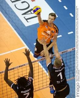 Volleyball Berlin 25.10.2015 Saison 2015 2016 DVL 1. Bundesliga Berlin recycling Volleys vs TV Ingersoll Bühl Robert Kromm (Berlin, No.03) Mayaula Nzeza, Magloire (Bühl, No.07) Mc Ilvaine, Graham (Bühl, No.01)
