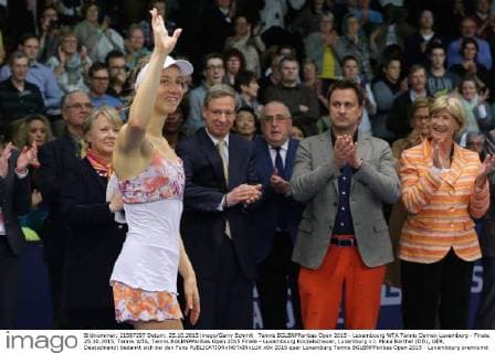 Tennis BGLBNPParibas Open 2015 - Luxembourg WTA Tennis Damen Luxemburg - Finale 25.10.2015, Tennis WTA, Tennis BGLBNPParibas Open 2015 Finale - Luxembourg Kockelscheuer, Luxemburg v.l. Mona Barthel (DEU, GER, Deutschland) bedankt sich bei den Fans 