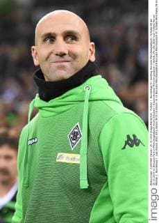 Fußball 1. Bundesliga 10. Spieltag Borussia Mönchengladbach - Schalke 04 am 25.10.2015 im Borussia-Park in Mönchengladbach Andre Schubert ( Interimstrainer Mönchengladbach ) lächelt xRx