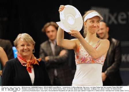 Luxemburg, im Mona Barthel, Germany, mit dem Teller fuer den zweiten Platz, BGL BNP Paribas Luxemburg Open 2015, Tennis, WTA Tennis Damen Tour, 25.10.15, Mona Barthel, Germany, vs Misaki Doi, Japan, Finale, CK Tenniscenter Luxemburg-Kockelscheuer, Copyright: Franzx Eibner-Pressefoto EP_pfz