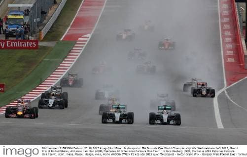Motorsports: FIA Formula One World Championship WM Weltmeisterschaft 2015, Grand Prix of United States, 44 Lewis Hamilton (GBR, Mercedes AMG Petronas Formula One Team), 6 Nico Rosberg (GER, Mercedes AMG Petronas Formula One Team), start, mass, Masse, Menge, viele, many xHOCHxZWEIx
