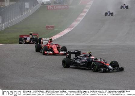 Motorsports: FIA Formula One World Championship WM Weltmeisterschaft 2015, Grand Prix of United States, 22 Jenson Button (GBR, McLaren Honda), 7 Kimi Raikkonen (FIN, Scuderia Ferrari), xHOCHxZWEIx