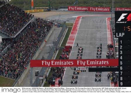 Motorsports: FIA Formula One World Championship WM Weltmeisterschaft 2015, Grand Prix of United States, 44 Lewis Hamilton (GBR, Mercedes AMG Petronas Formula One Team), 3 Daniel Ricciardo (AUS, Infiniti Red Bull Racing), 26 Daniil Kvyat (RUS, Infiniti Red Bull Racing), 6 Nico Rosberg (GER, Mercedes AMG Petronas Formula One Team), start, mass, Masse, Menge, viele, many xHOCHxZWEIx