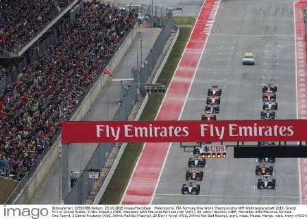 Motorsports: FIA Formula One World Championship WM Weltmeisterschaft 2015, Grand Prix of United States, 6 Nico Rosberg (GER, Mercedes AMG Petronas Formula One Team), 44 Lewis Hamilton (GBR, Mercedes AMG Petronas Formula One Team), 3 Daniel Ricciardo (AUS, Infiniti Red Bull Racing), 26 Daniil Kvyat (RUS, Infiniti Red Bull Racing), start, mass, Masse, Menge, viele, many xHOCHxZWEIx