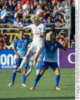 Fußball, Damen, Länderspiel, USA - Brasilien October 25, 2015 - Orlando, FL, U.S: United States midfielder Megan Rapinoe (15) during second half soccer game action between USA Women s national team Nationalteam and Brazil. USA defeated Brazil 3-1 at the Orlando Citrus Bowl in Orlando, Fl. Romeo T Guzman CSM. SOCCER 2015: USWNT vs Brazil OCT 25 - ZUMAcg2_