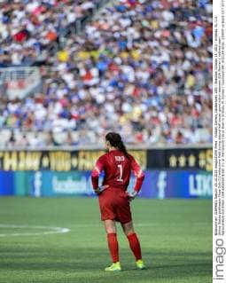 Fußball, Damen, Länderspiel, USA - Brasilien October 25, 2015 - Orlando, FL, U.S: United States goalkeeper Hope Solo (1) looks down field during second half soccer game action between USA Women s national team Nationalteam and Brazil. USA defeated Brazil 3-1 at the Orlando Citrus Bowl in Orlando, Fl. Romeo T Guzman CSM. SOCCER 2015: USWNT vs Brazil OCT 25 - ZUMAcg2_