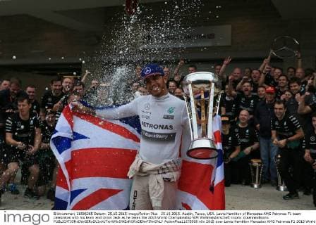 25.10.2015. Austin, Texas, USA. Lewis Hamilton of Mercedes AMG Petronas F1 team celebrates with his team and Union Jack as he takes the 2015 World Championship WM Weltmeisterschaft trophy xLeannexBoonx  ActionPlus11675958