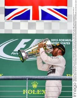 October 25, 2015: Lewis Hamilton (44) GBR drinks champagne from the trophy in celebration after winning the 2015 Formula 1 U.S. Grand Prix at Circuit of the Americas, Austin, Texas. (Photo by Ken Murray Icon Sportswire) AUTO: OCT 25 F1 - United States Grand Prix Icon1510252941 EDITORIAL USE ONLY