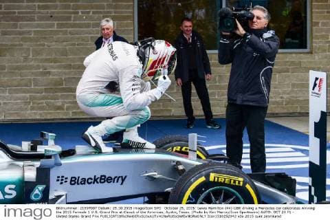 October 25, 2015: Lewis Hamilton (44) GBR driving a Mercedes car celebrates winning the 2015 Formula 1 U.S. Grand Prix at Circuit of the Americas, Austin, Texas. (Photo by Ken Murray Icon Sportswire) AUTO: OCT 25 F1 - United States Grand Prix Icon1510252942 EDITORIAL USE ONLY