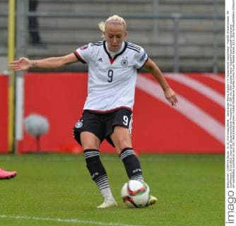 Sandhausen Mandy Islacker ( 9, Deutschland) Deutschland - Tuerkei, Frauenfussball, EM Qualifikation, 25.10.2015, Copyright: Deutzmann Eibner-Pressefoto EP_CDN