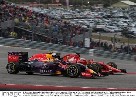 Motorsports: FIA Formula One World Championship WM Weltmeisterschaft 2015, Grand Prix of United States, 26 Daniil Kvyat (RUS, Infiniti Red Bull Racing), 5 Sebastian Vettel (GER, Scuderia Ferrari), xHOCHxZWEIx