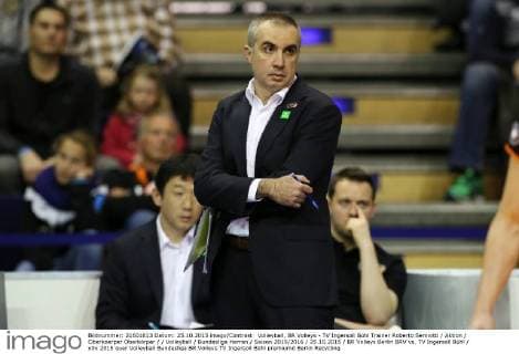Volleyball, BR Volleys - TV Ingersoll Bühl Trainer Roberto Serniotti Aktion Oberkoerper Oberkörper Volleyball Bundesliga Herren Saison 2015 2016 25.10.2015 BR Volleys Berlin BRV vs. TV Ingersoll Bühl