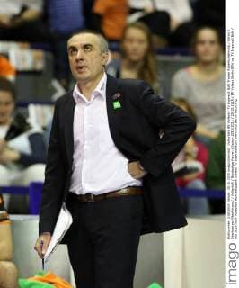 Volleyball, BR Volleys - TV Ingersoll Bühl Trainer Roberto Serniotti Aktion Oberkoerper Oberkörper Volleyball Bundesliga Herren Saison 2015 2016 25.10.2015 BR Volleys Berlin BRV vs. TV Ingersoll Bühl