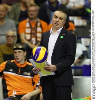 Volleyball, BR Volleys - TV Ingersoll Bühl Trainer Roberto Serniotti Aktion Oberkoerper Oberkörper Volleyball Bundesliga Herren Saison 2015 2016 25.10.2015 BR Volleys Berlin BRV vs. TV Ingersoll Bühl