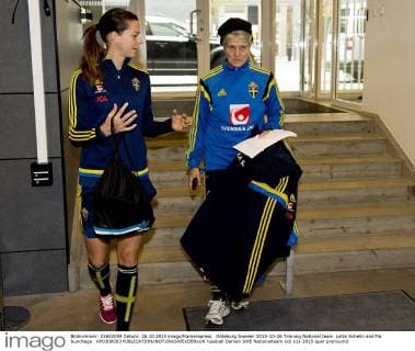 Göteborg Sweden 2015-10-26 Training National team Lotta Schelin and Pia Sundhage KP0300003 
