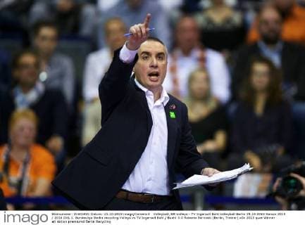 Volleyball, BR Volleys - TV Ingersoll Bühl Volleyball Berlin 25.10.2015 Saison 2015 2016 DVL 1. Bundesliga Berlin recycling Volleys vs TV Ingersoll Bühl Buehl 3:0 Roberto Serniotti (Berlin, Trainer)