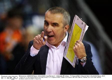 Volleyball, BR Volleys - TV Ingersoll Bühl Volleyball Berlin 25.10.2015 Saison 2015 2016 DVL 1. Bundesliga Berlin recycling Volleys vs TV Ingersoll Bühl Buehl 3:0 Roberto Serniotti (Berlin, Trainer)