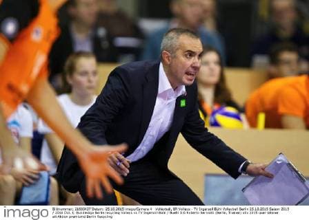 Volleyball, BR Volleys - TV Ingersoll Bühl Volleyball Berlin 25.10.2015 Saison 2015 2016 DVL 1. Bundesliga Berlin recycling Volleys vs TV Ingersoll Bühl Buehl 3:0 Roberto Serniotti (Berlin, Trainer)