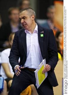 Volleyball, BR Volleys - TV Ingersoll Bühl Volleyball Berlin 25.10.2015 Saison 2015 2016 DVL 1. Bundesliga Berlin recycling Volleys vs TV Ingersoll Bühl Buehl 3:0 Roberto Serniotti (Berlin, Trainer)